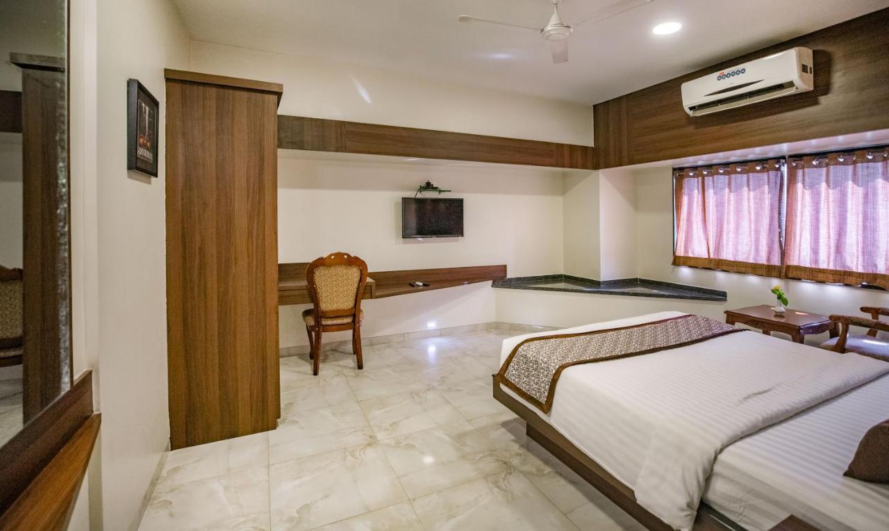Hotel 24 Seven Nashik Exterior foto