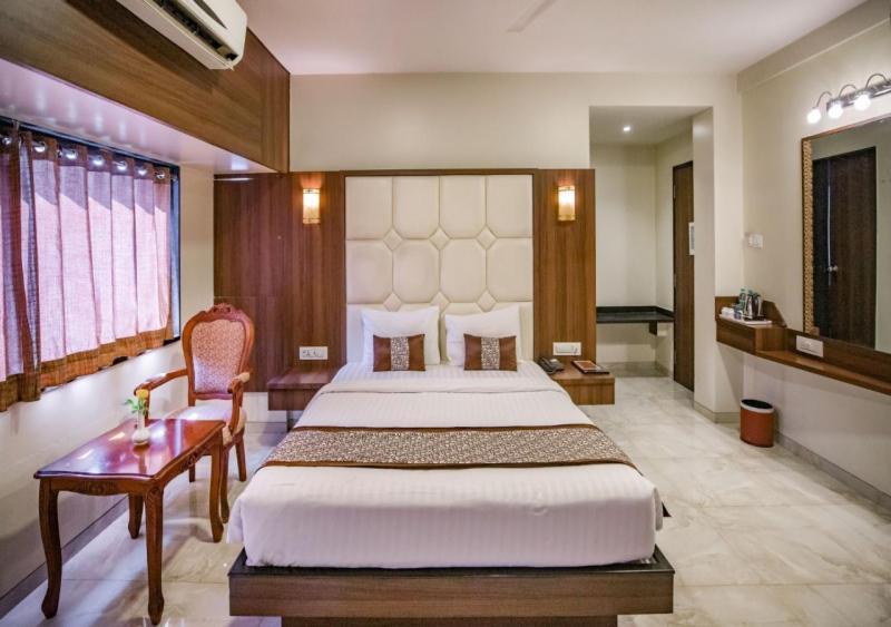 Hotel 24 Seven Nashik Exterior foto