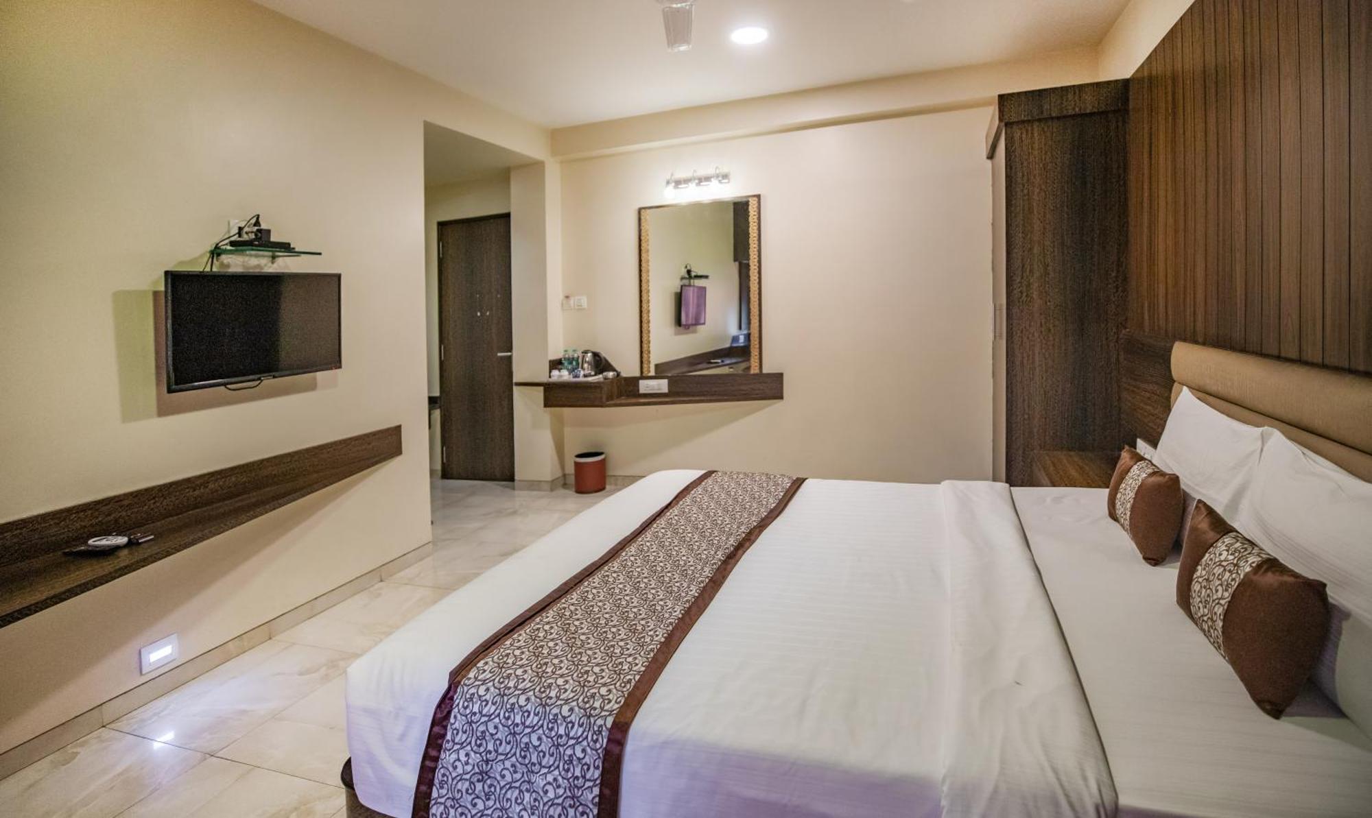 Hotel 24 Seven Nashik Exterior foto