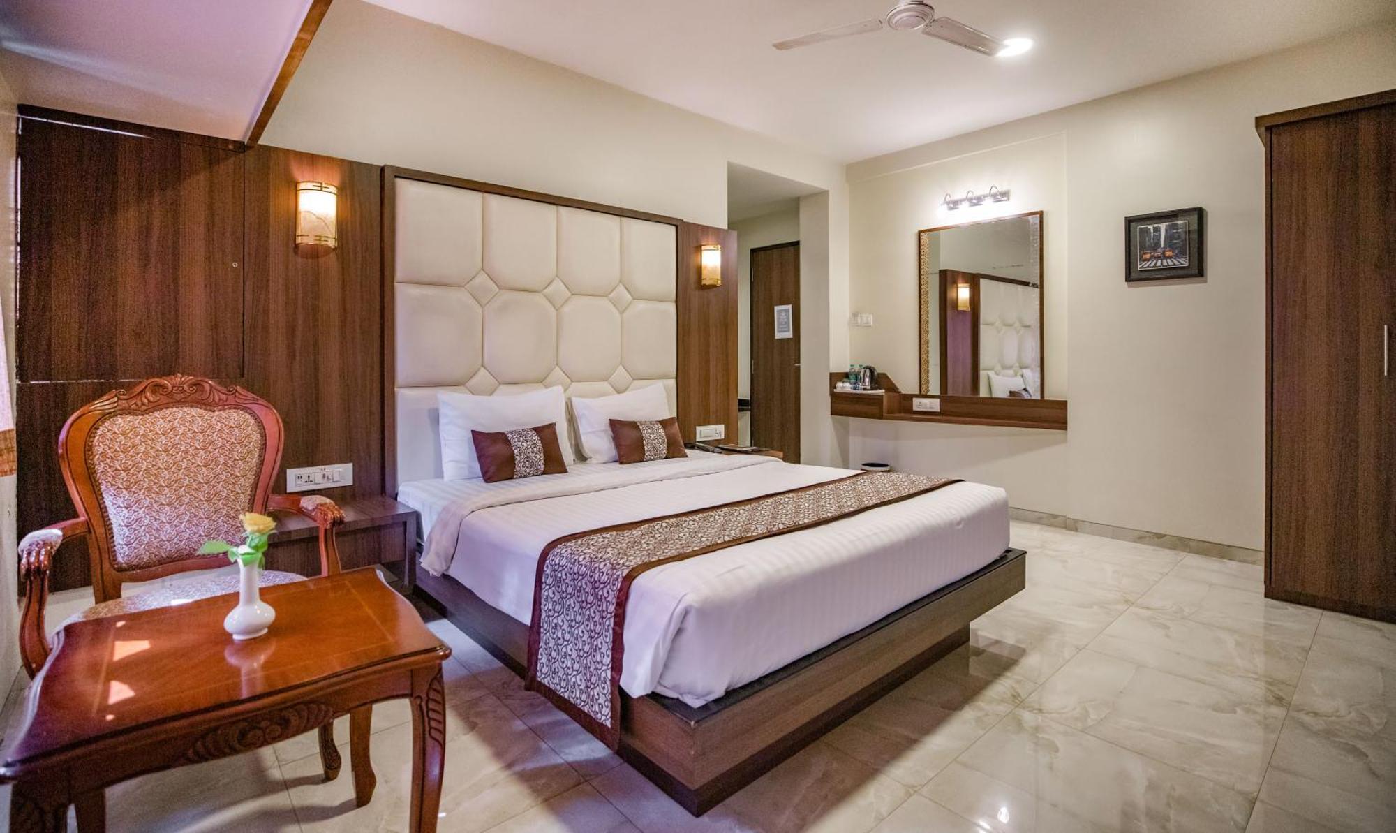 Hotel 24 Seven Nashik Exterior foto