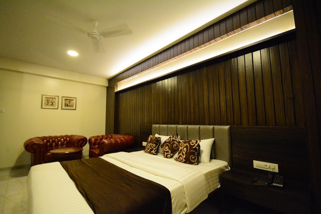 Hotel 24 Seven Nashik Exterior foto
