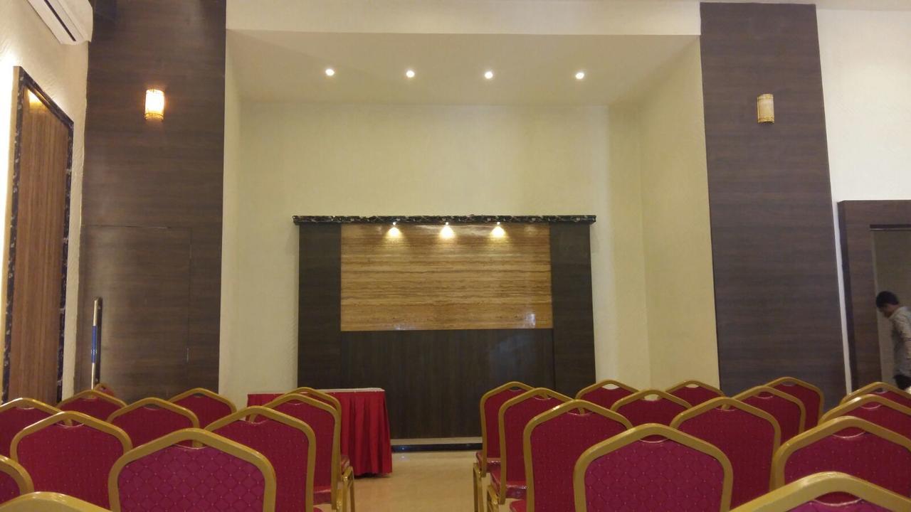 Hotel 24 Seven Nashik Exterior foto