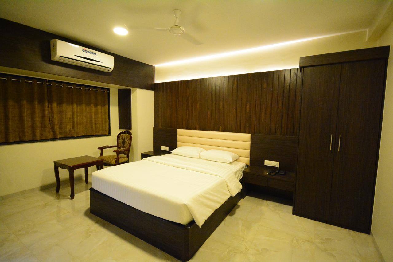Hotel 24 Seven Nashik Exterior foto