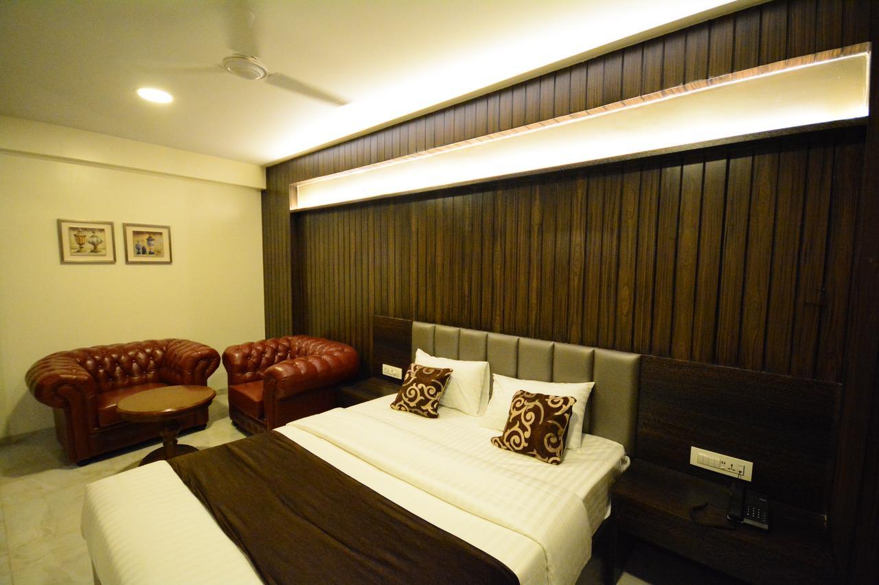 Hotel 24 Seven Nashik Exterior foto
